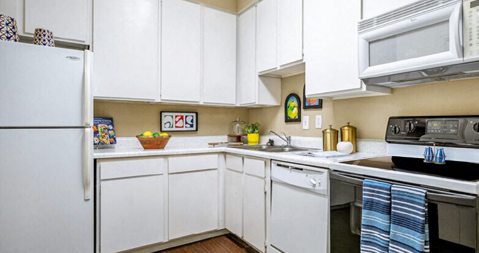 Woodlake Oaks Apartments Image 3